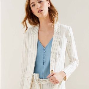 **Sold**  LOFT  Blazer NWT 6 Cream/ Navy Blue